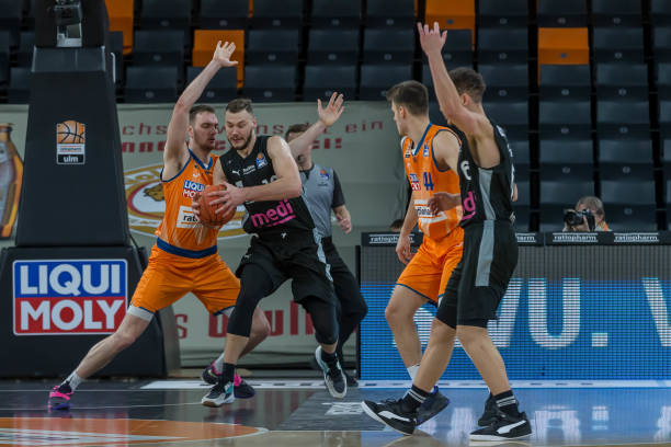 中展示出巨 中展示出巨